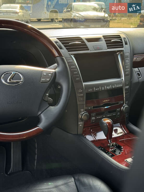 Lexus-20