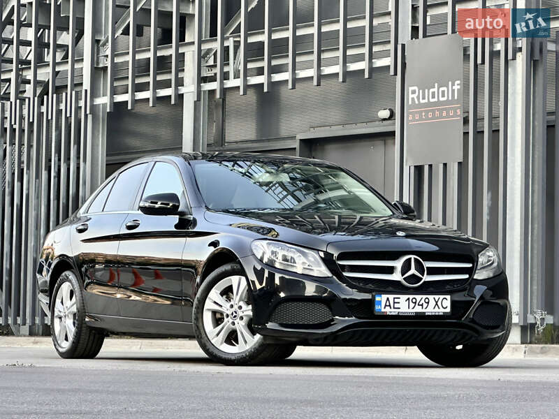 Mercedes-Benz-23