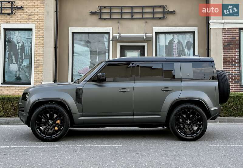 Land Rover Defender 2025