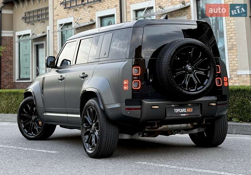 Land Rover Defender 2025