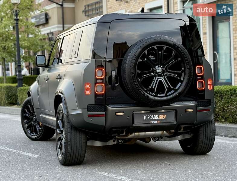 Land Rover Defender 2025