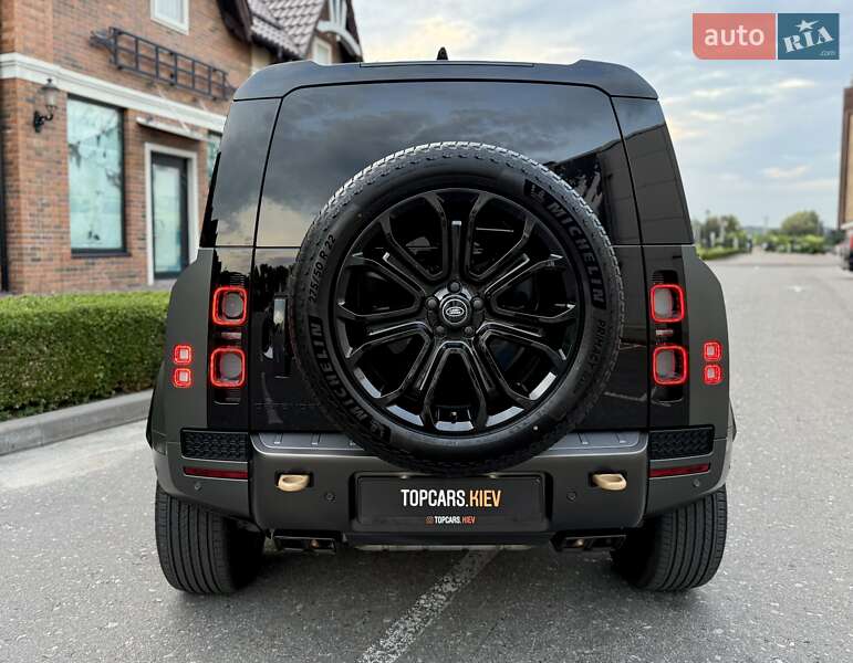 Land Rover Defender 2025