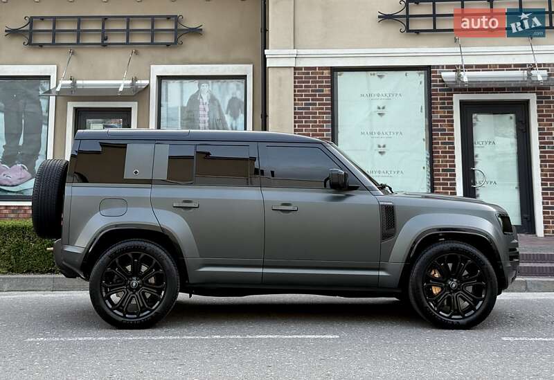 Land Rover Defender 2025