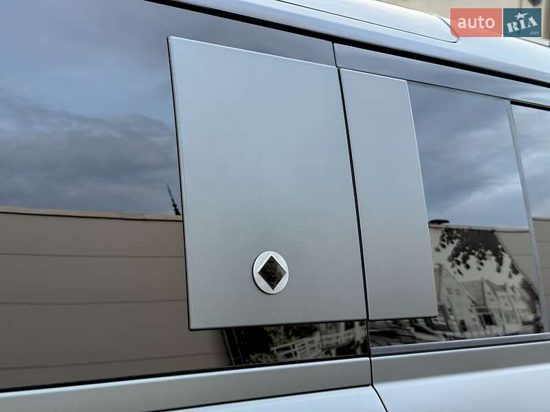 Land Rover Defender 2025