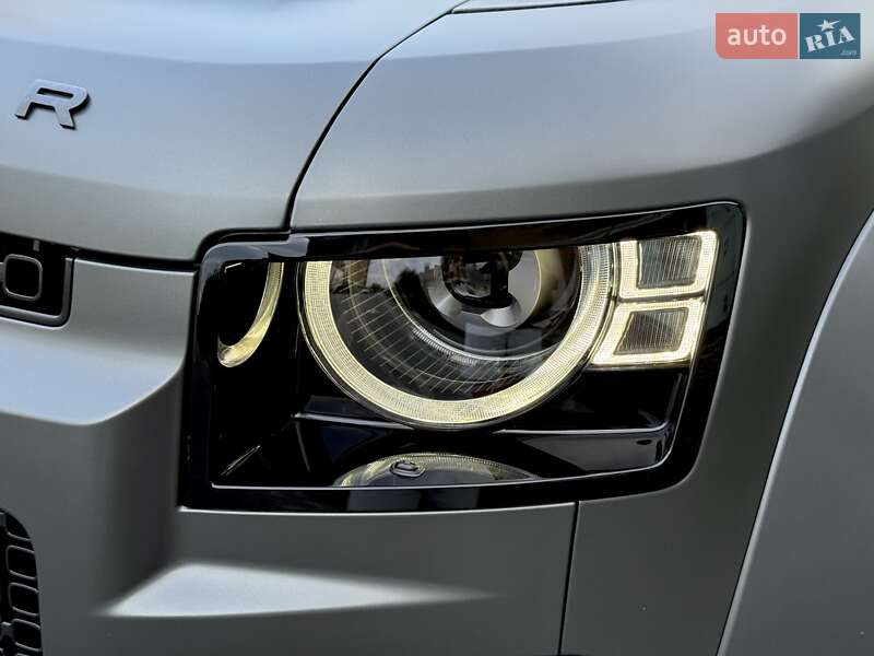 Land Rover Defender 2025