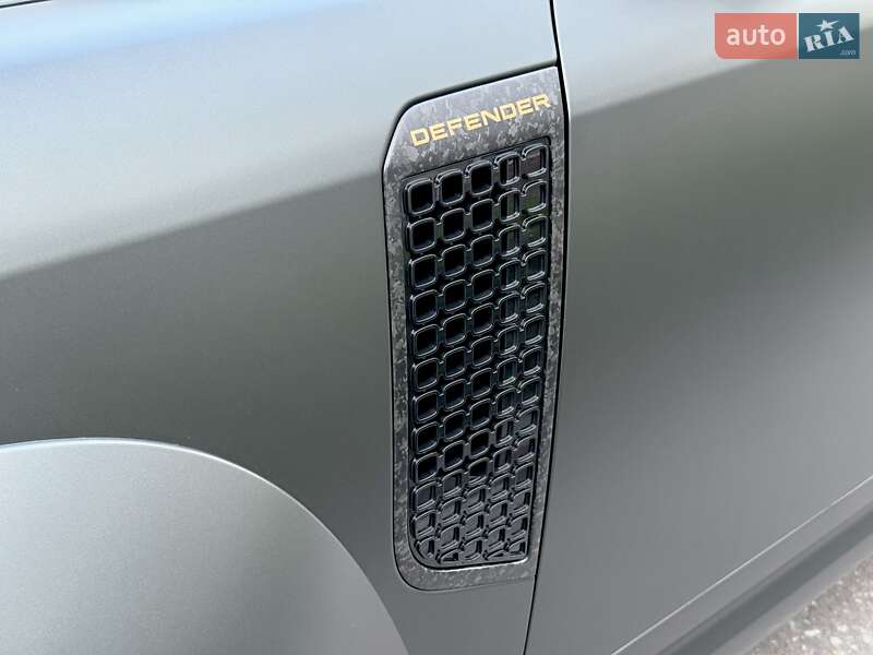 Land Rover Defender 2025