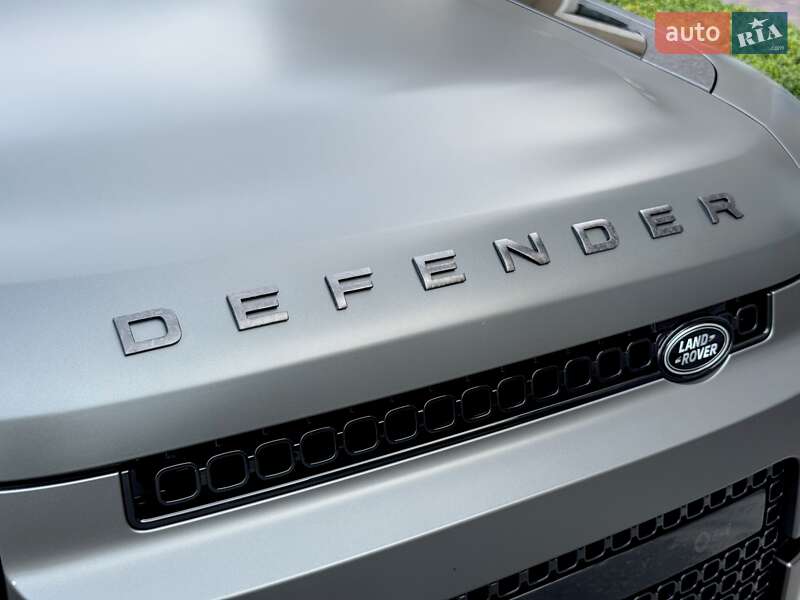 Land Rover Defender 2025