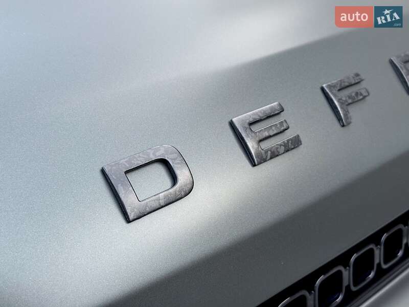 Land Rover Defender 2025