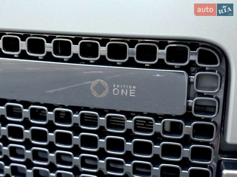 Land Rover Defender 2025