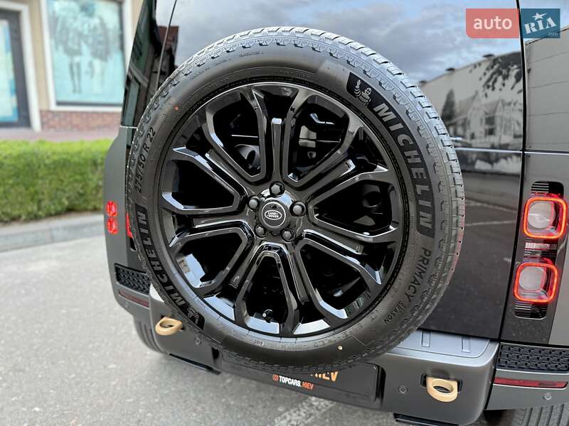 Land Rover Defender 2025