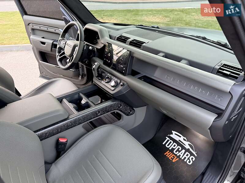 Land Rover Defender 2025