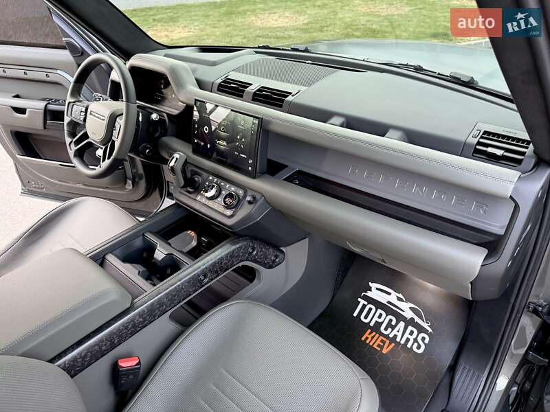 Land Rover Defender 2025