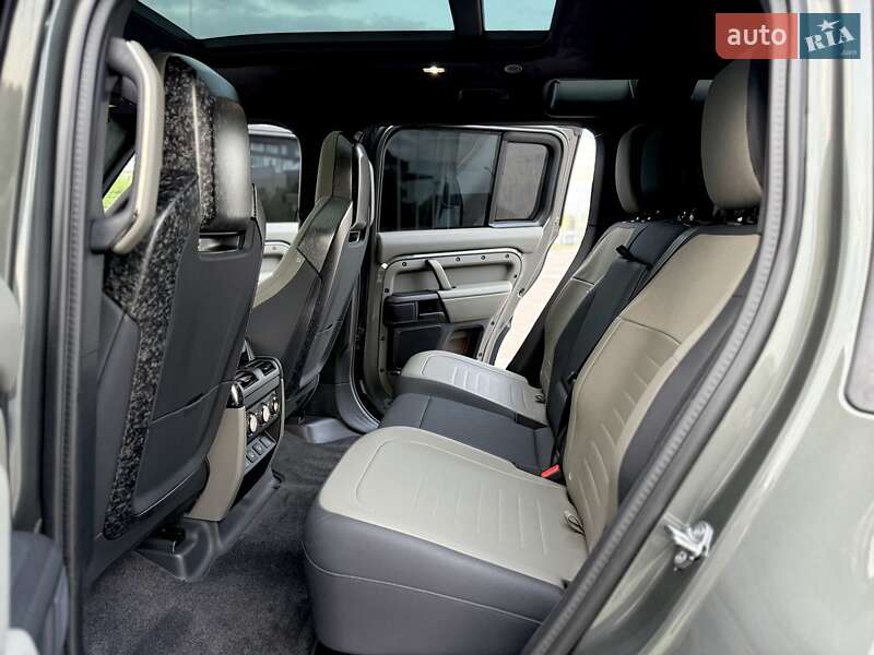 Land Rover Defender 2025