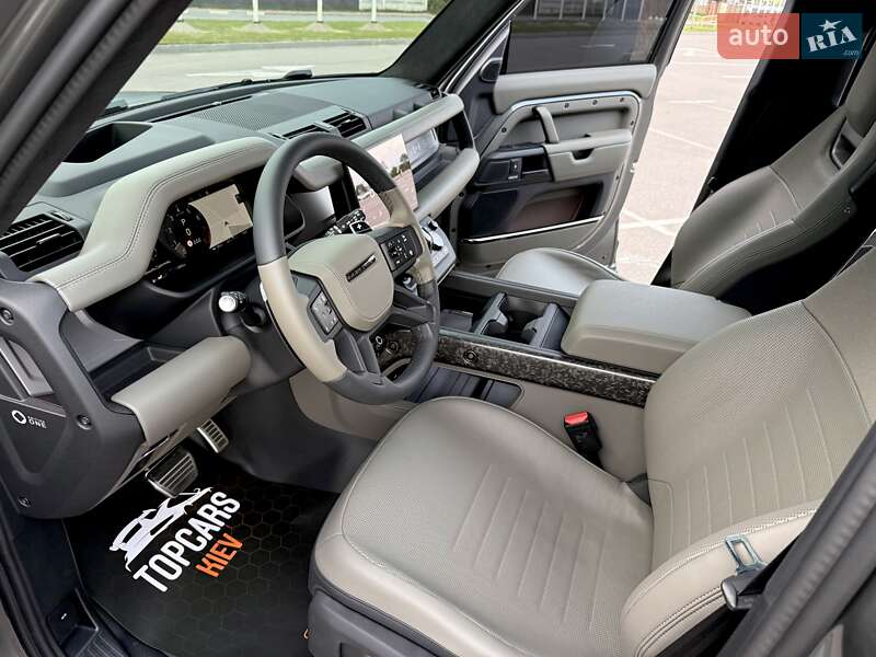 Land Rover Defender 2025