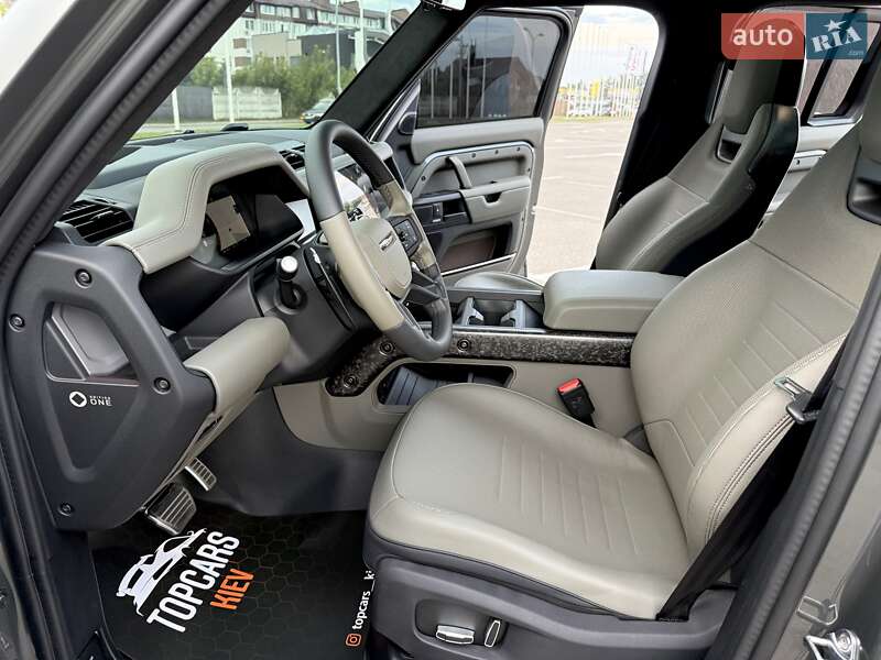 Land Rover Defender 2025