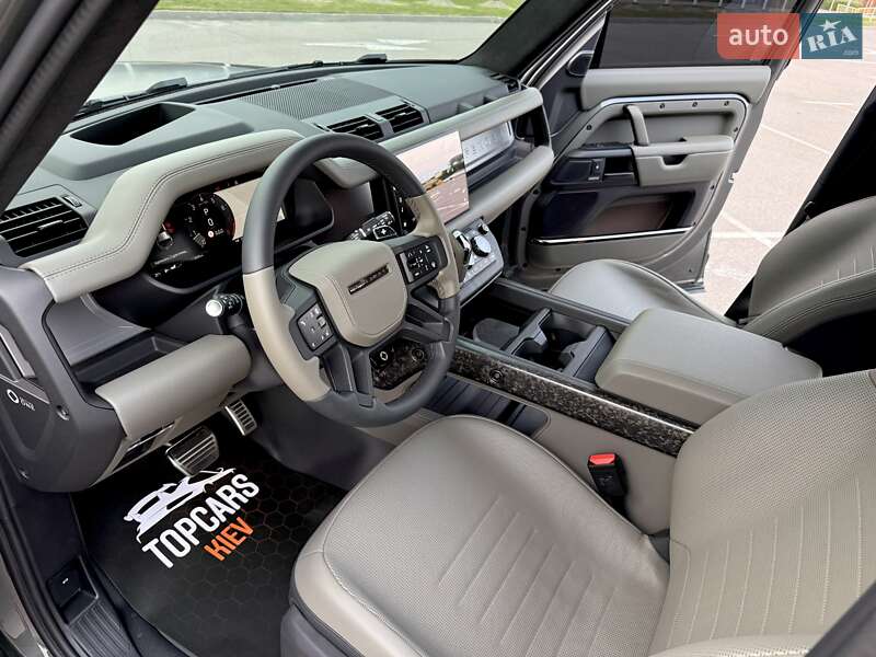 Land Rover Defender 2025