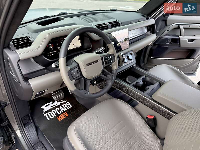 Land Rover Defender 2025