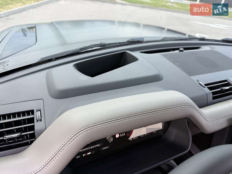 Land Rover Defender 2025