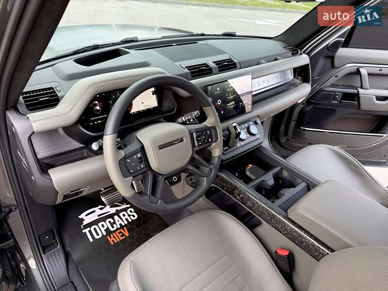 Land Rover Defender 2025