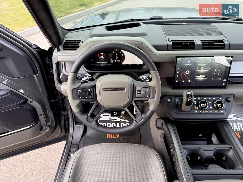 Land Rover Defender 2025