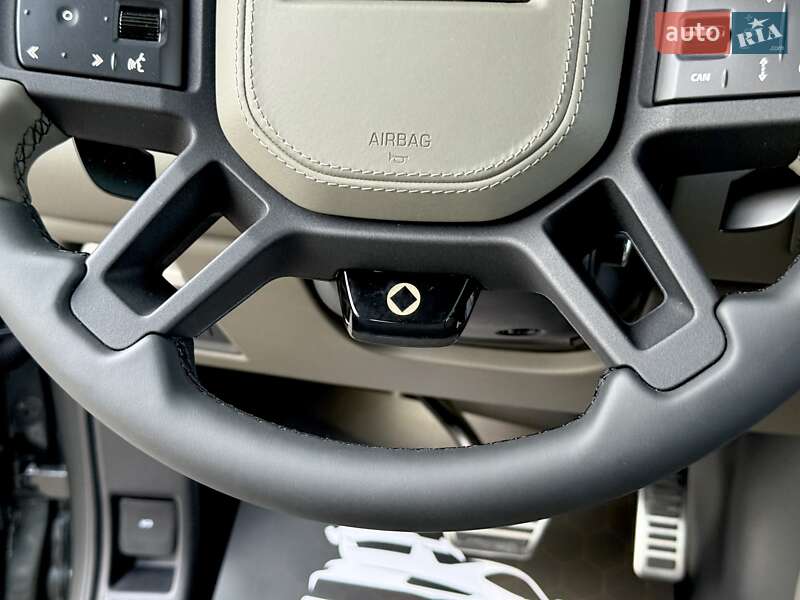 Land Rover Defender 2025