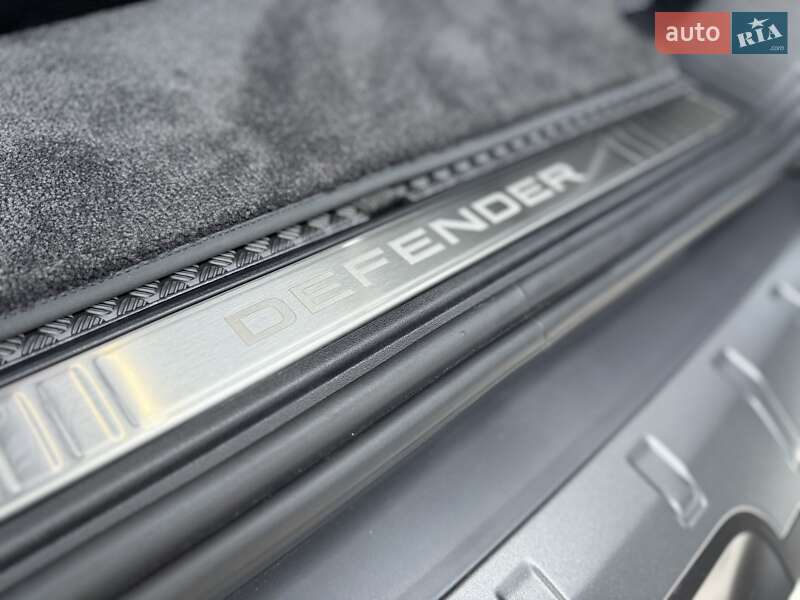 Land Rover Defender 2025