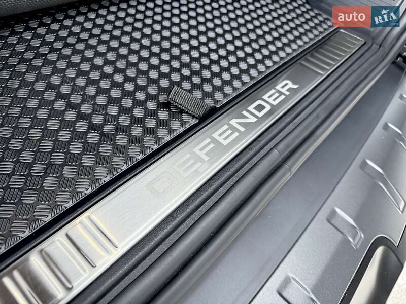 Land Rover Defender 2025