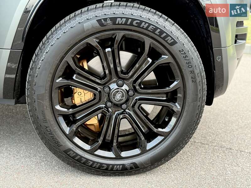 Land Rover Defender 2025