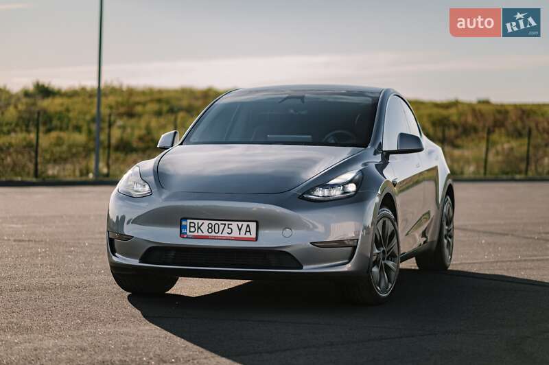 Tesla Model Y 2024