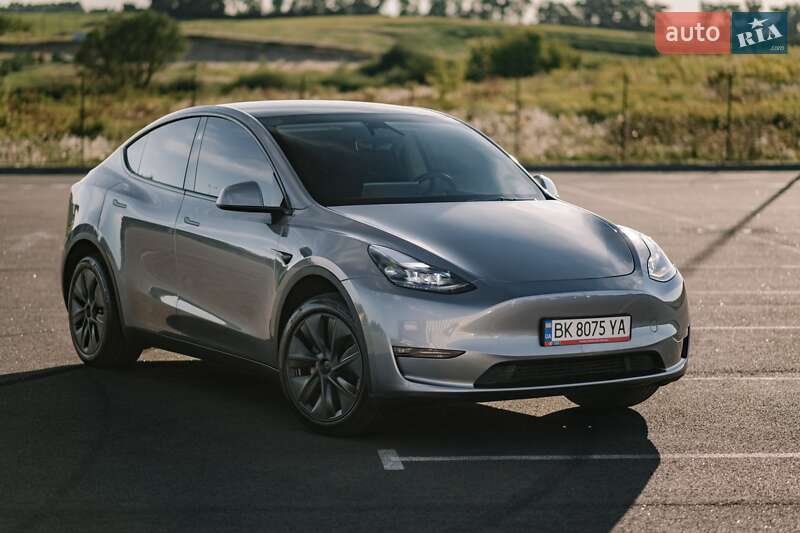 Tesla Model Y 2024