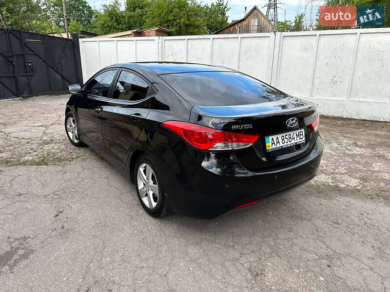 Hyundai Elantra 2012