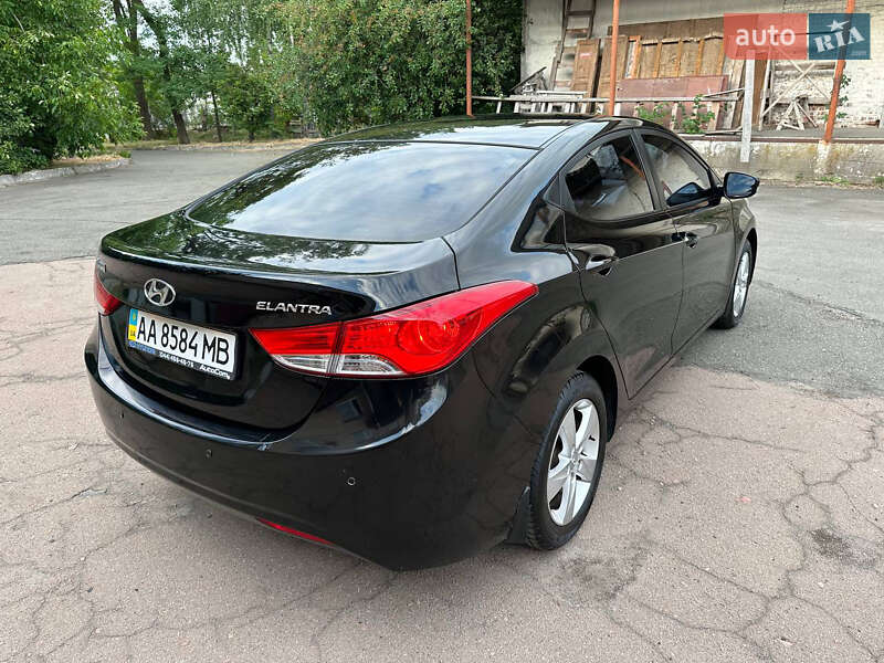 Hyundai Elantra 2012