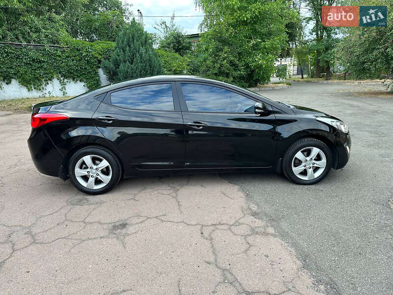 Hyundai Elantra 2012
