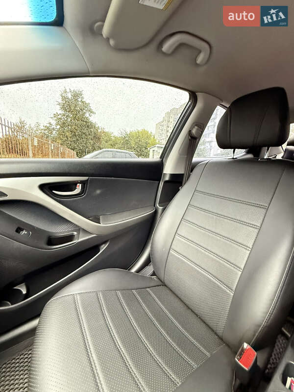 Hyundai Elantra 2012