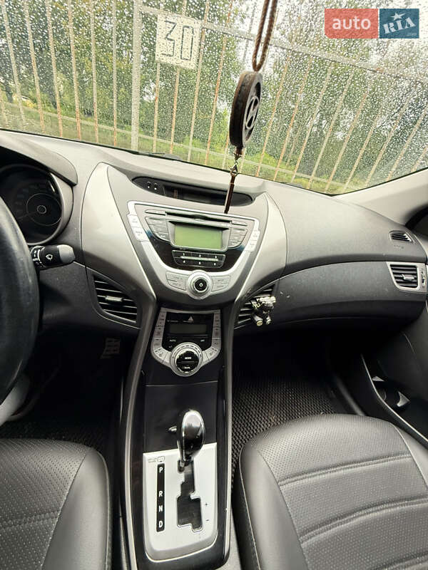 Hyundai Elantra 2012