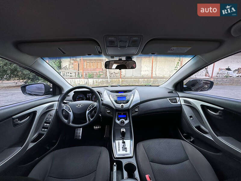 Hyundai Elantra 2012