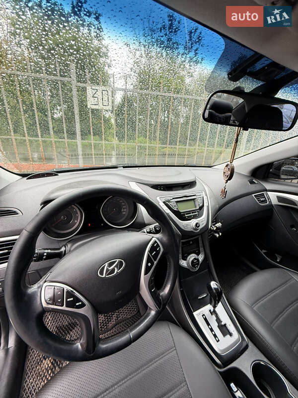 Hyundai Elantra 2012
