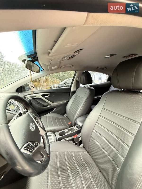 Hyundai Elantra 2012