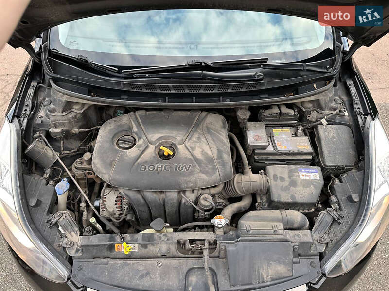 Hyundai Elantra 2012