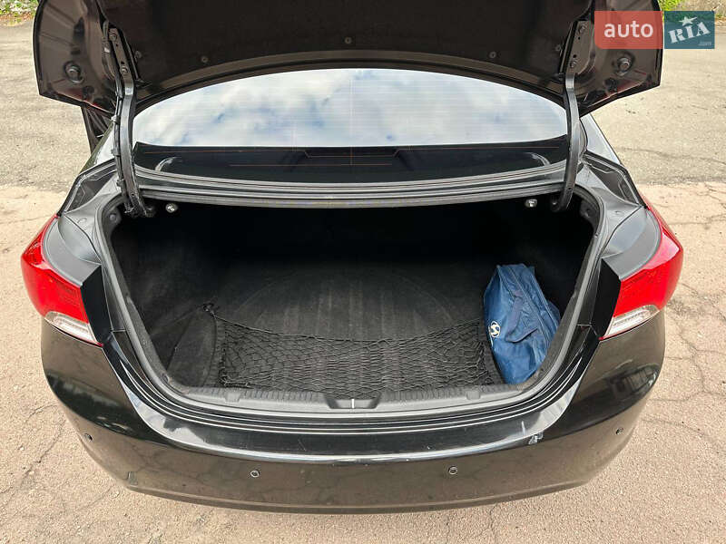 Hyundai Elantra 2012