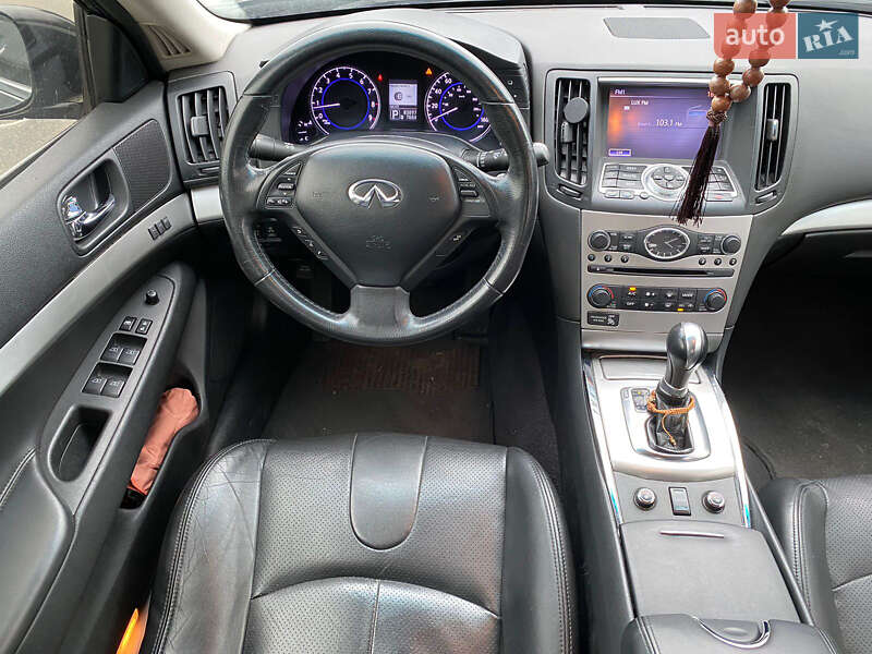 Infiniti G37 2013