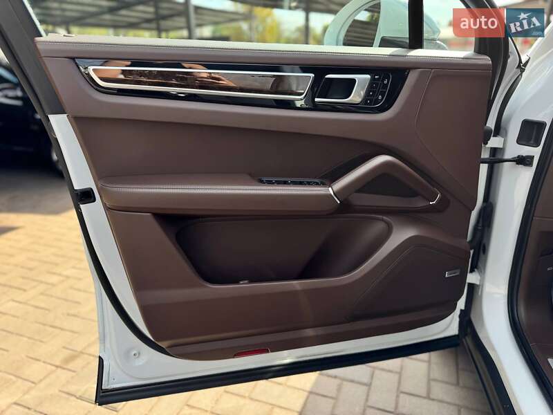 Porsche Cayenne Coupe 2021