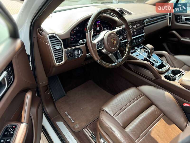 Porsche Cayenne Coupe 2021