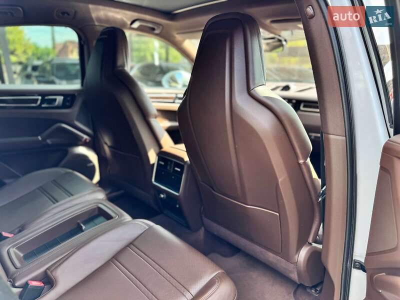 Porsche Cayenne Coupe 2021