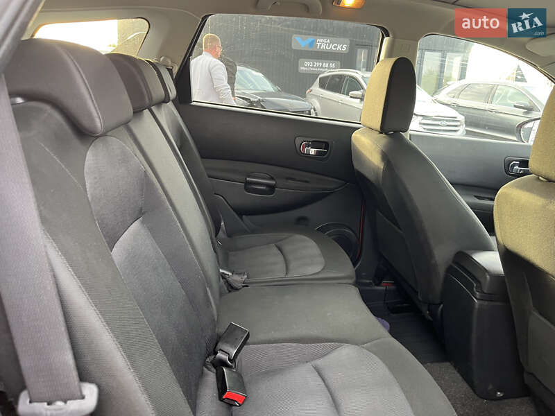 Nissan Qashqai+2 2011