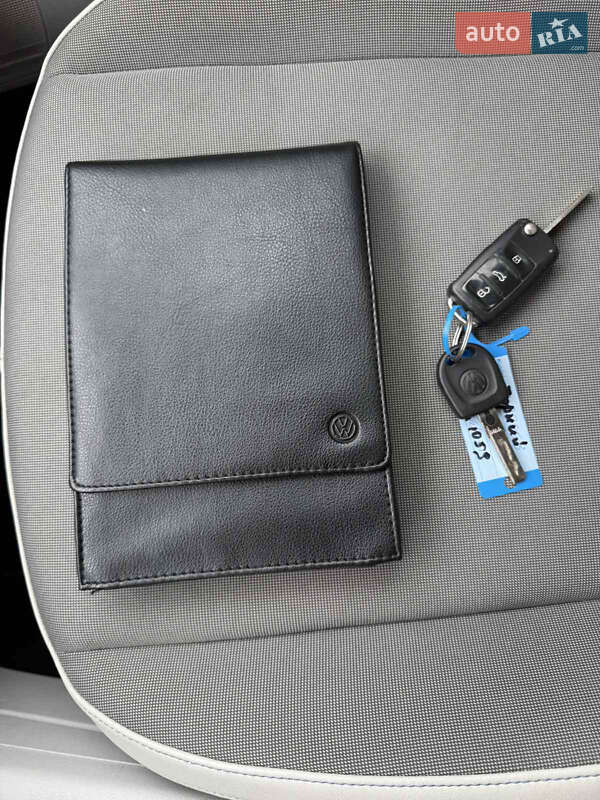 Volkswagen e-Up 2013