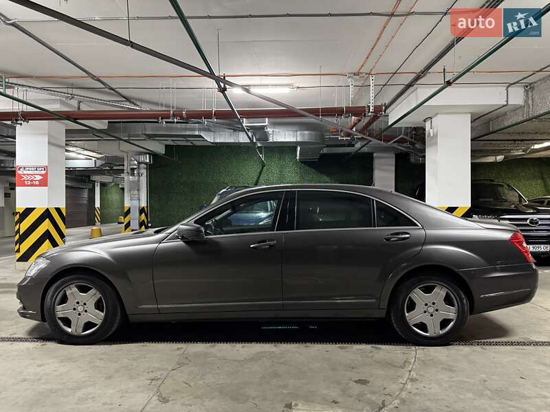 Mercedes-Benz-10