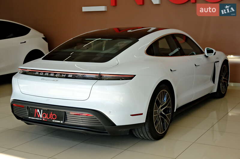Porsche Taycan 2022
