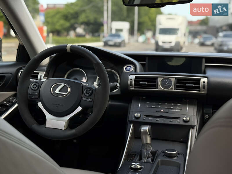 Lexus-6