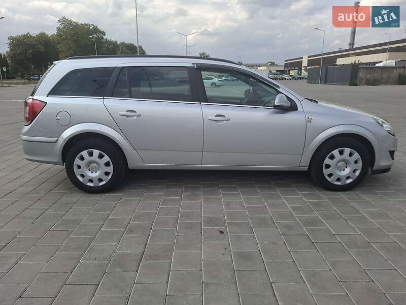 Opel Astra 2010